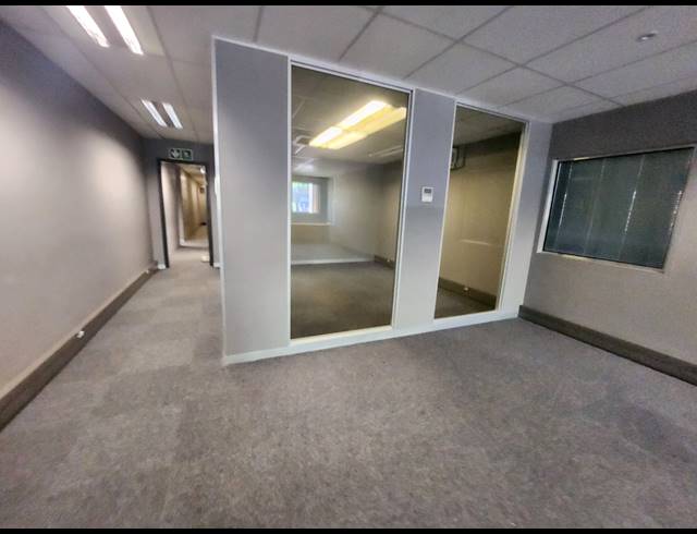 683M² OFFICE TO LET IN RANDJESPARK